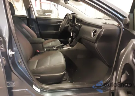 2018 Toyota Corolla Le z USA, uszkodzony, nr VIN 5YFBURHE2JP853847